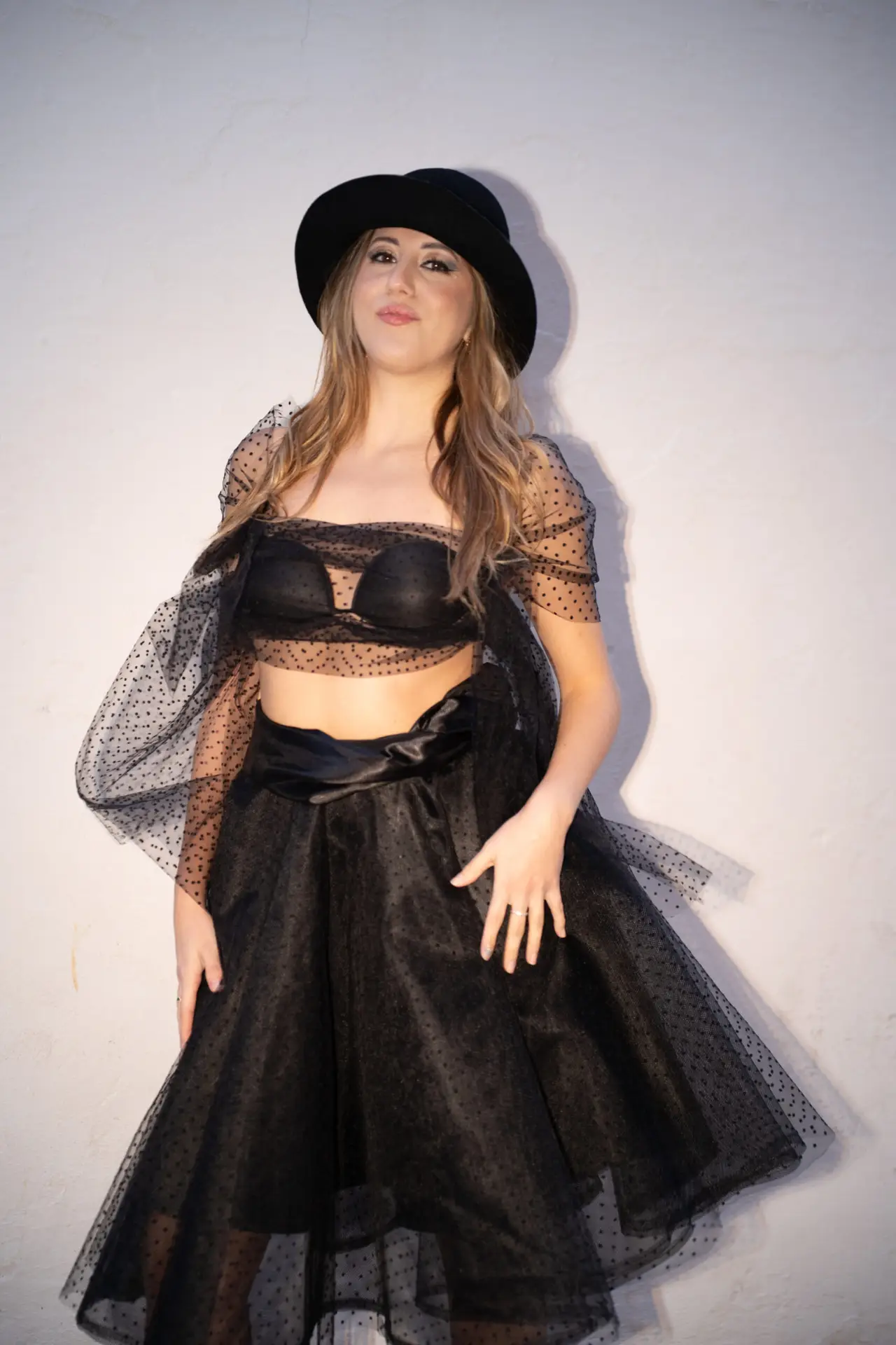 completo-gonna-e-toppino-in-tulle-nero-a-pois