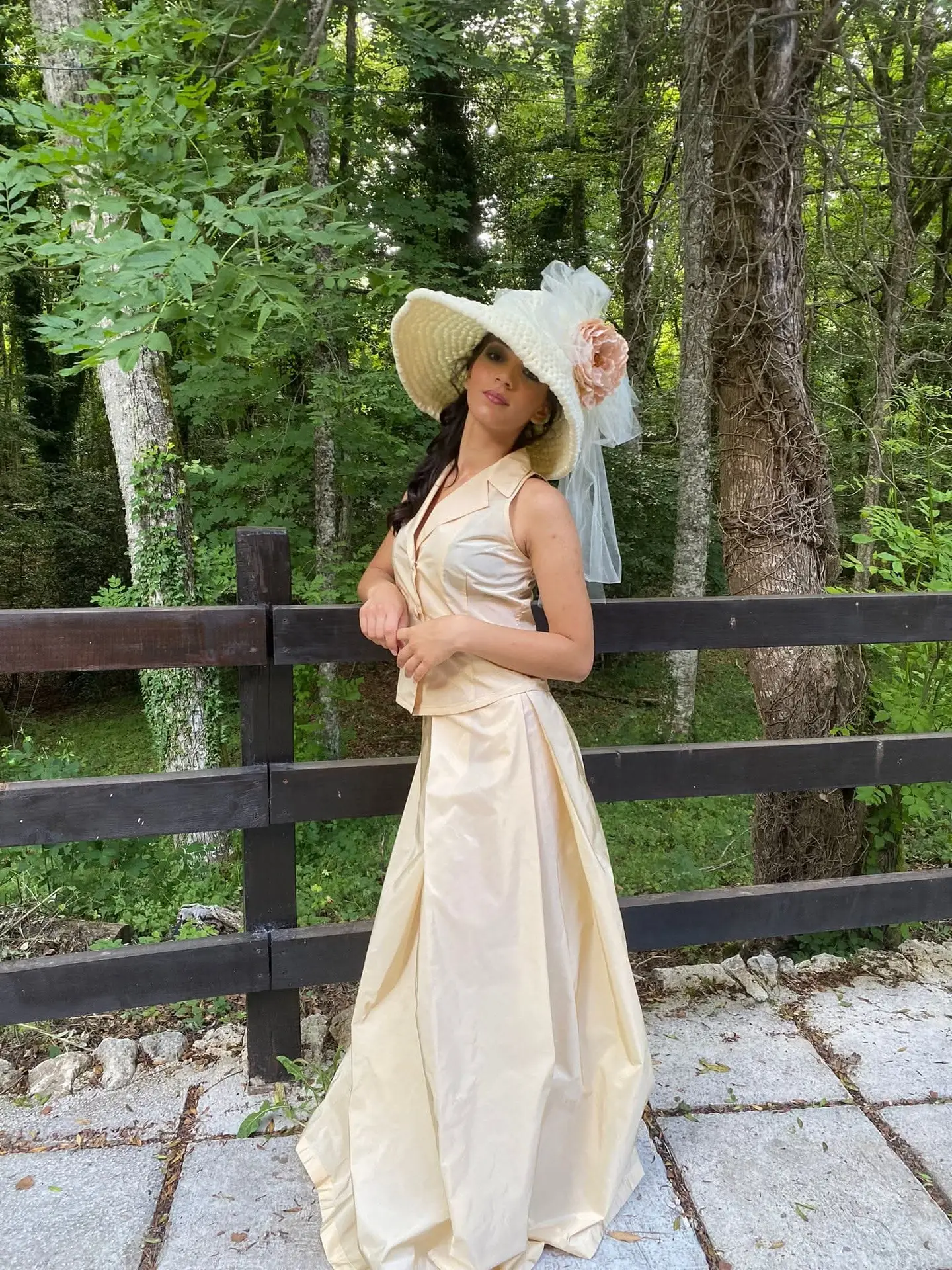 completo-gonna-lunga-e-gilet-in-taffeta-color-champagne